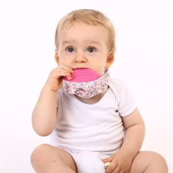 Baby-Lätzchen aus Baumwolle im neuen Stil mit niedlichem Muster und Silikon-Beißring